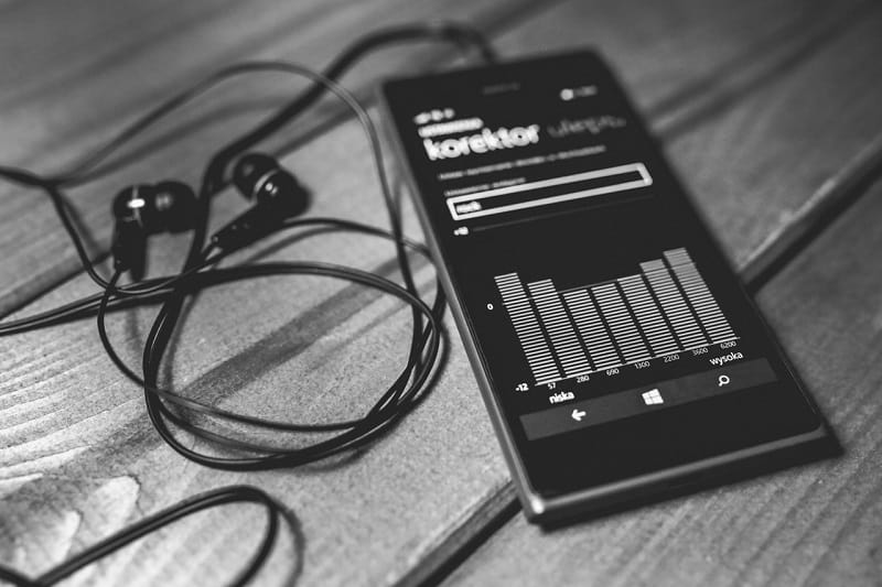 Top 5 Best (IEM) In Ear headphones under Rs.4000 in India 2017