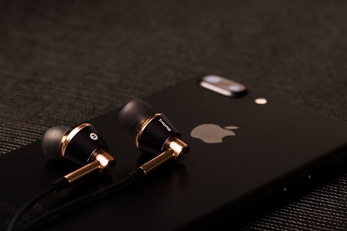 1More triple driver earphones