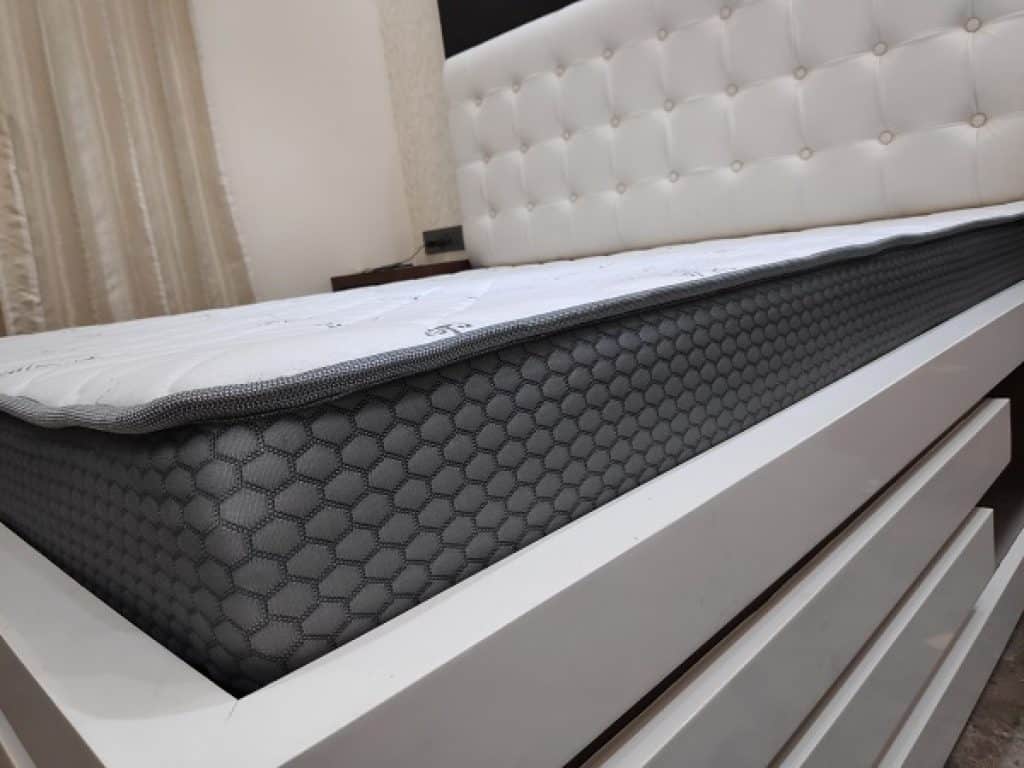 Dreamzee-Ortho-Back-Memory-Foam-Mattress-Side