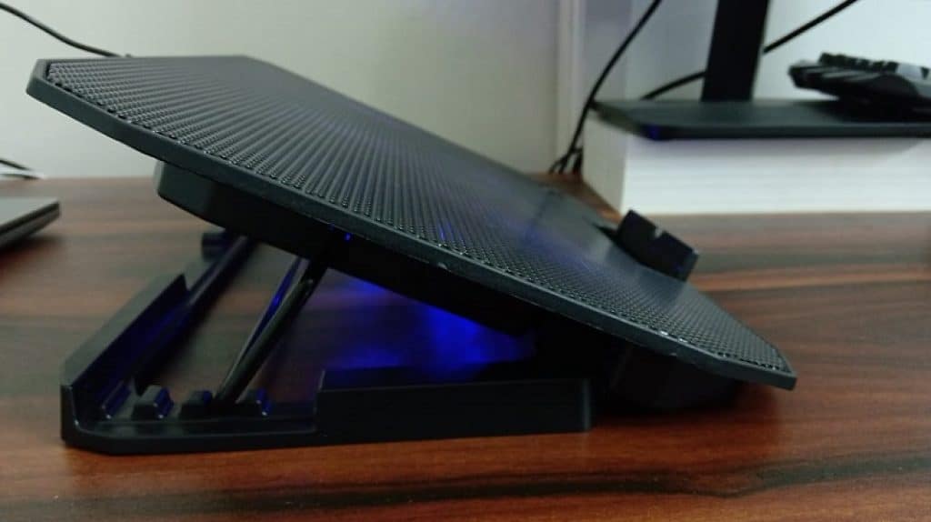 Zinq-Technologies-Cool-Slate-Dual-Fan-Cooling-Pad-Review-2