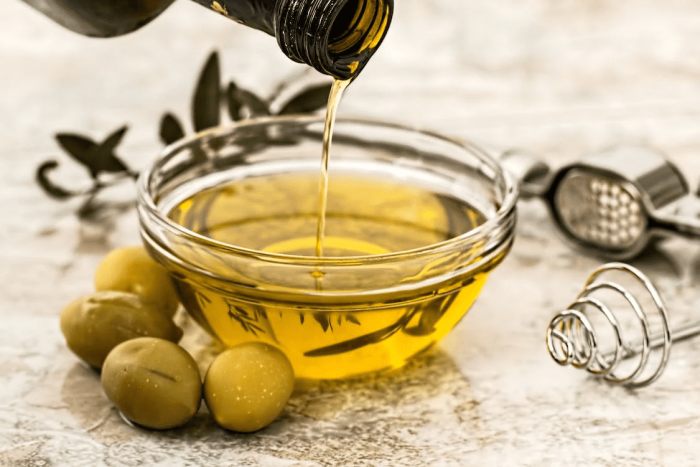 Best Olive Oil For Cooking In India 2022 (Buying Guide) - Shubz